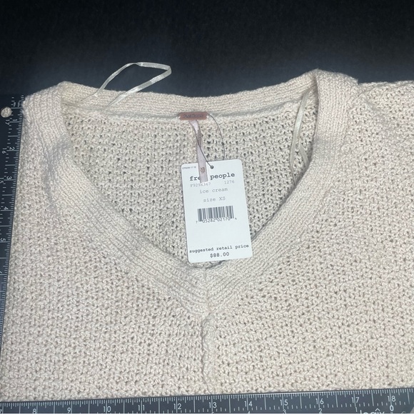 BNWT RARE VINTAGE FREE PEOPLE VNECK OVERSIZED SWEATER SIZE XS NEVER THRIFTS! - Picture 9 of 9
